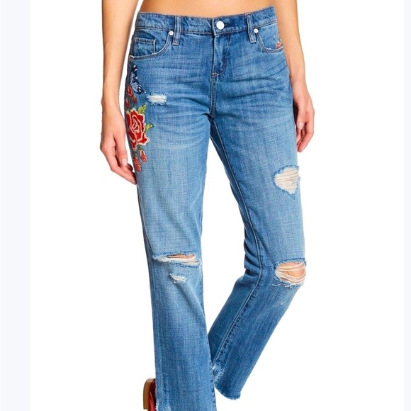 BlankNYC Womens embroidered rose Blue Jeans. Crop Girlfriend Size 29 Mid… - Picture 1 of 11